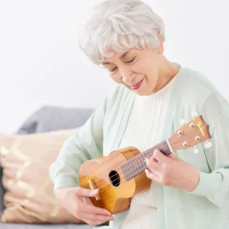 ผู้สูงวัยเรียนอูคูเลเล่ หลักสูตร Adult & Senior Master