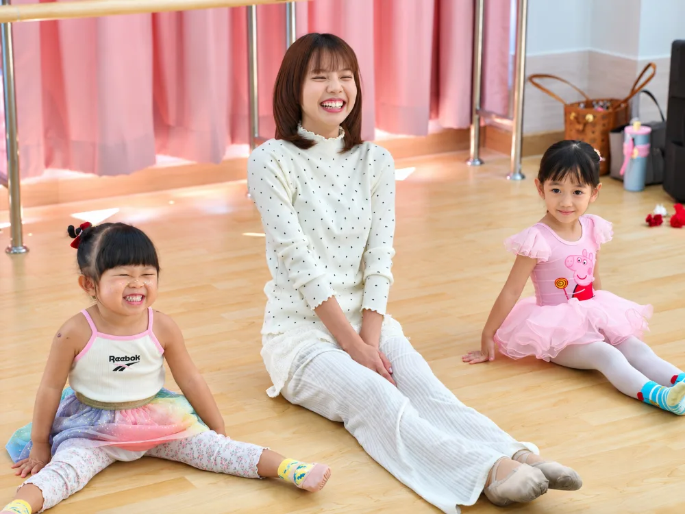 นักเรียนเด็กเล็กเรียนบัลเล่ต์อย่างสนุกกับคุณครูที่ Music Mastery เกษตร-นวมินทร์