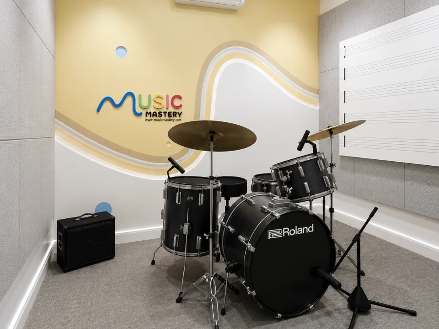 ห้องเรียนกลองเก็บเสียงพร้อมกลองชุด Roland ที่ Music Mastery เกษตร-นวมินทร์